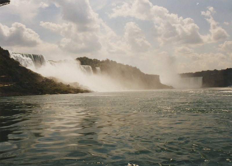 006-Niagara Falls from the boat.jpg